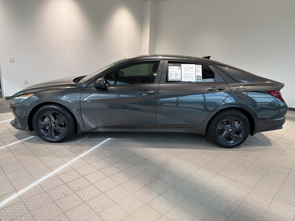 Used 2023 Hyundai Elantra SEL FWD image 2