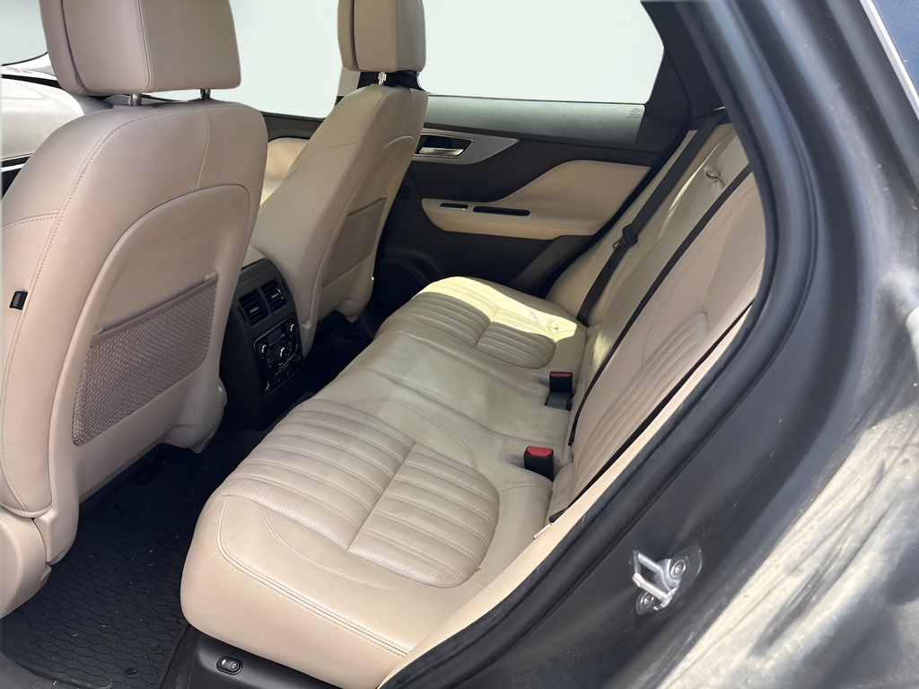 Used 2019 Jaguar F-PACE Portfolio AWD/4WD image 6