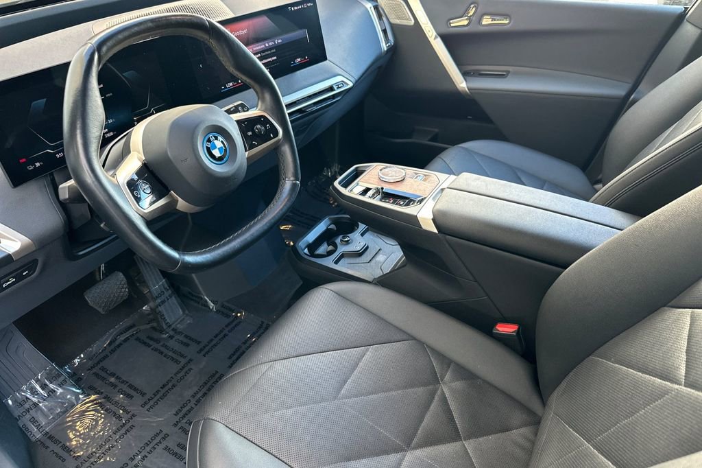 Used 2023 BMW iX xDrive50 w/ Premium Package image 9