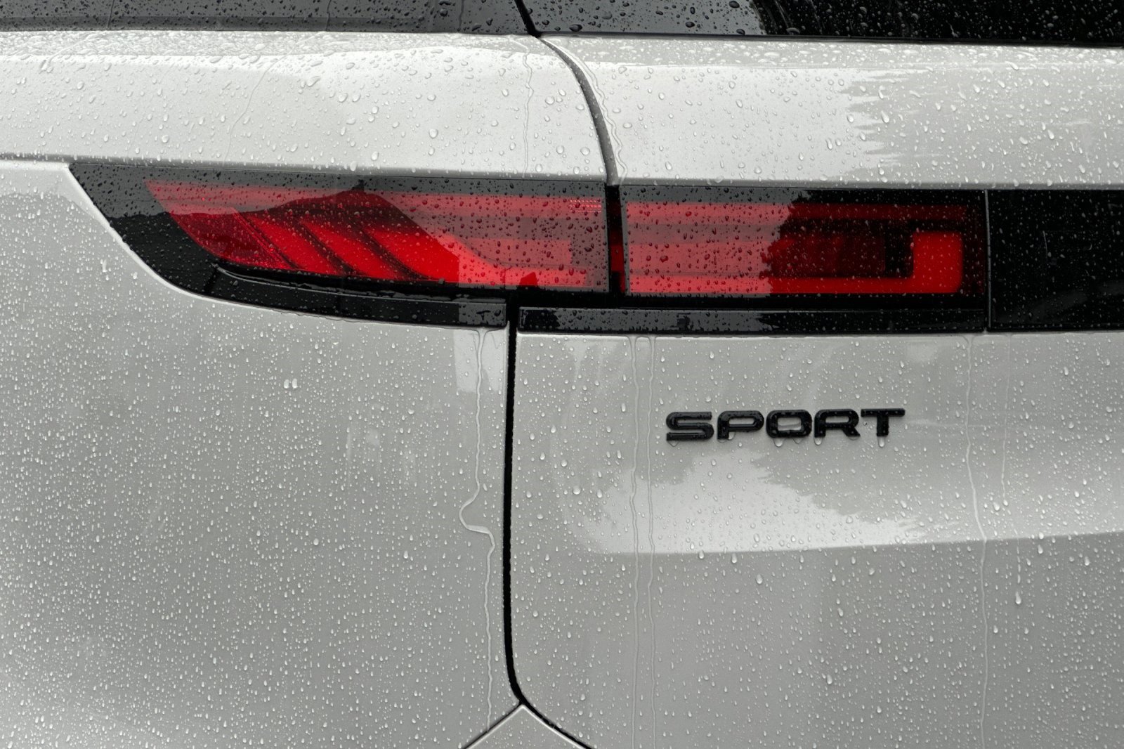 Used 2025 Land Rover Range Rover Sport Dynamic SE image 14