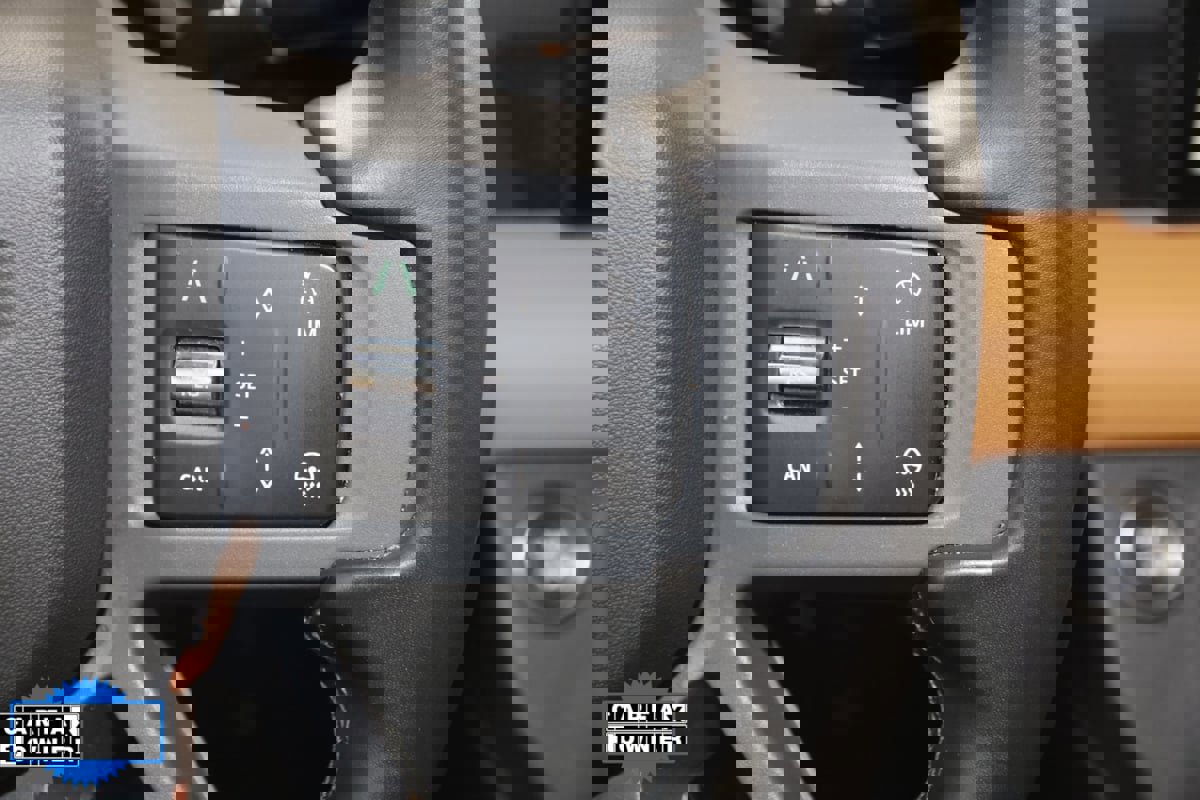 Used 2024 Land Rover Defender 110 X-Dynamic SE image 36