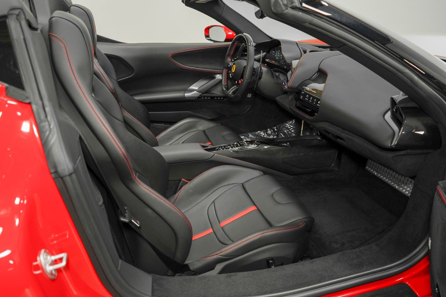 Used 2022 Ferrari SF90 Spider image 13
