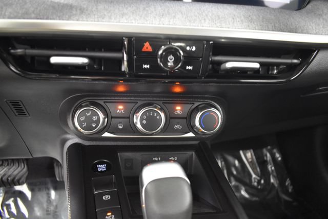 Certified 2025 Nissan Kicks SV AWD/4WD image 22