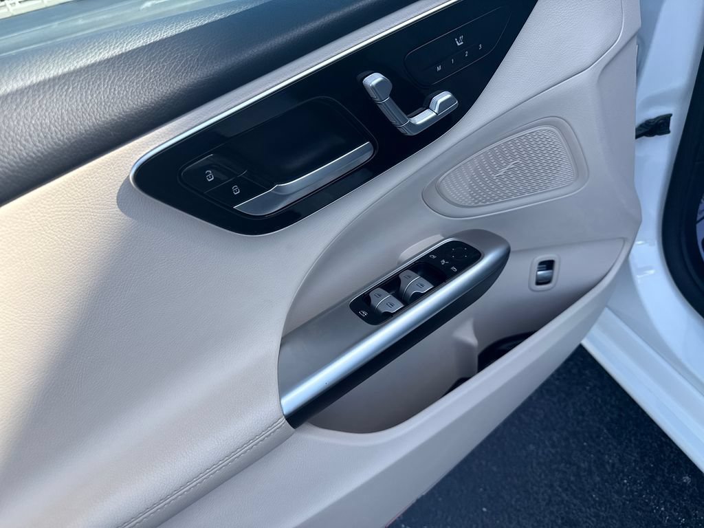 Used 2025 Mercedes-Benz C 300 Sedan image 13