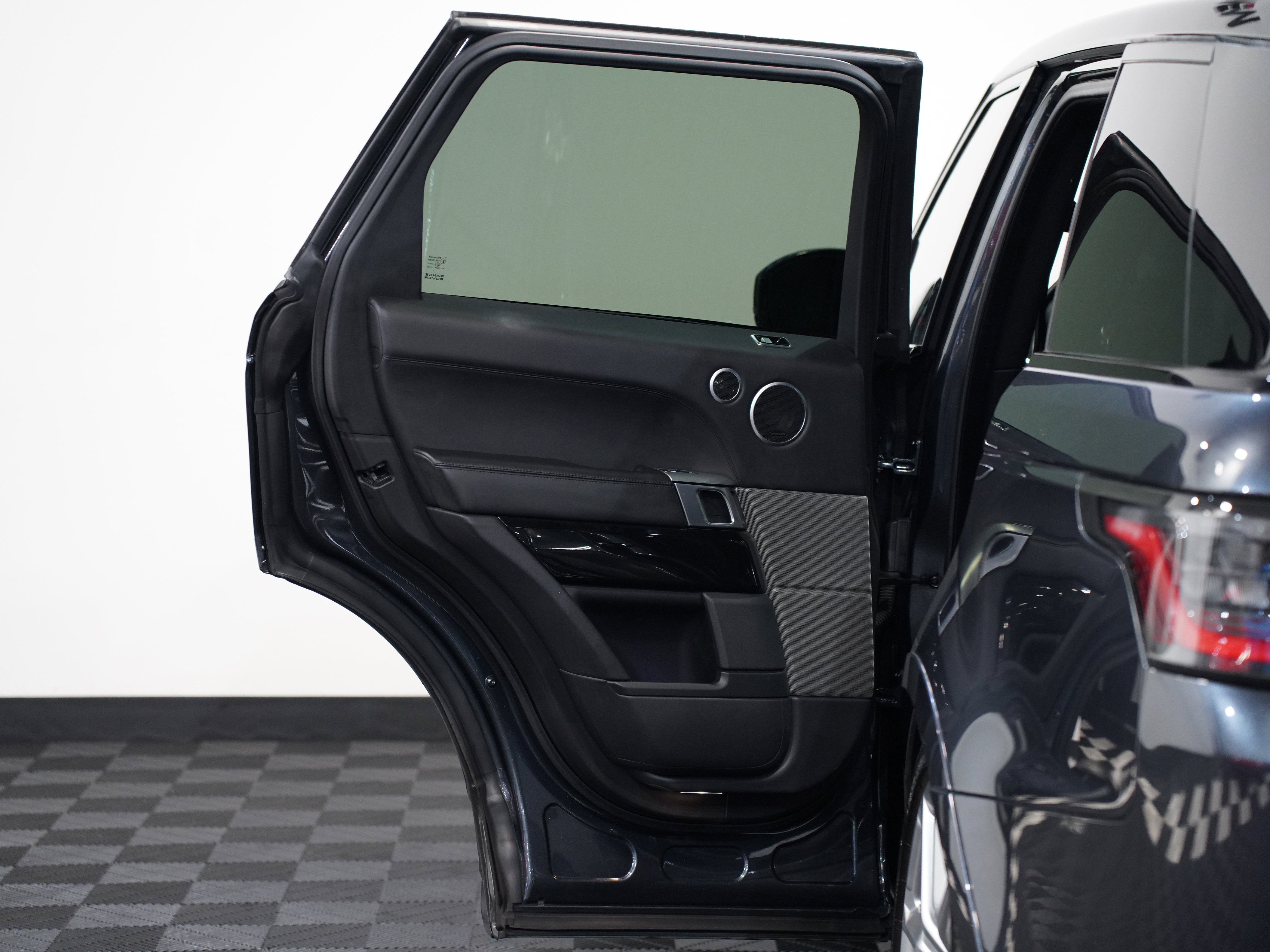 Used 2018 Land Rover Range Rover Sport SVR image 27