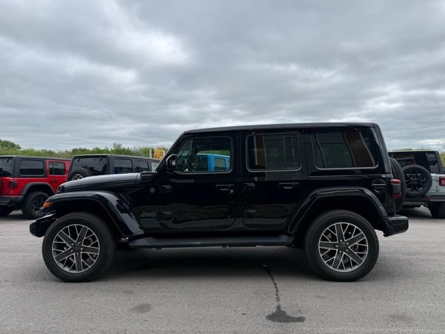 Used 2023 Jeep Wrangler Unlimited Sahara AWD/4WD image 6