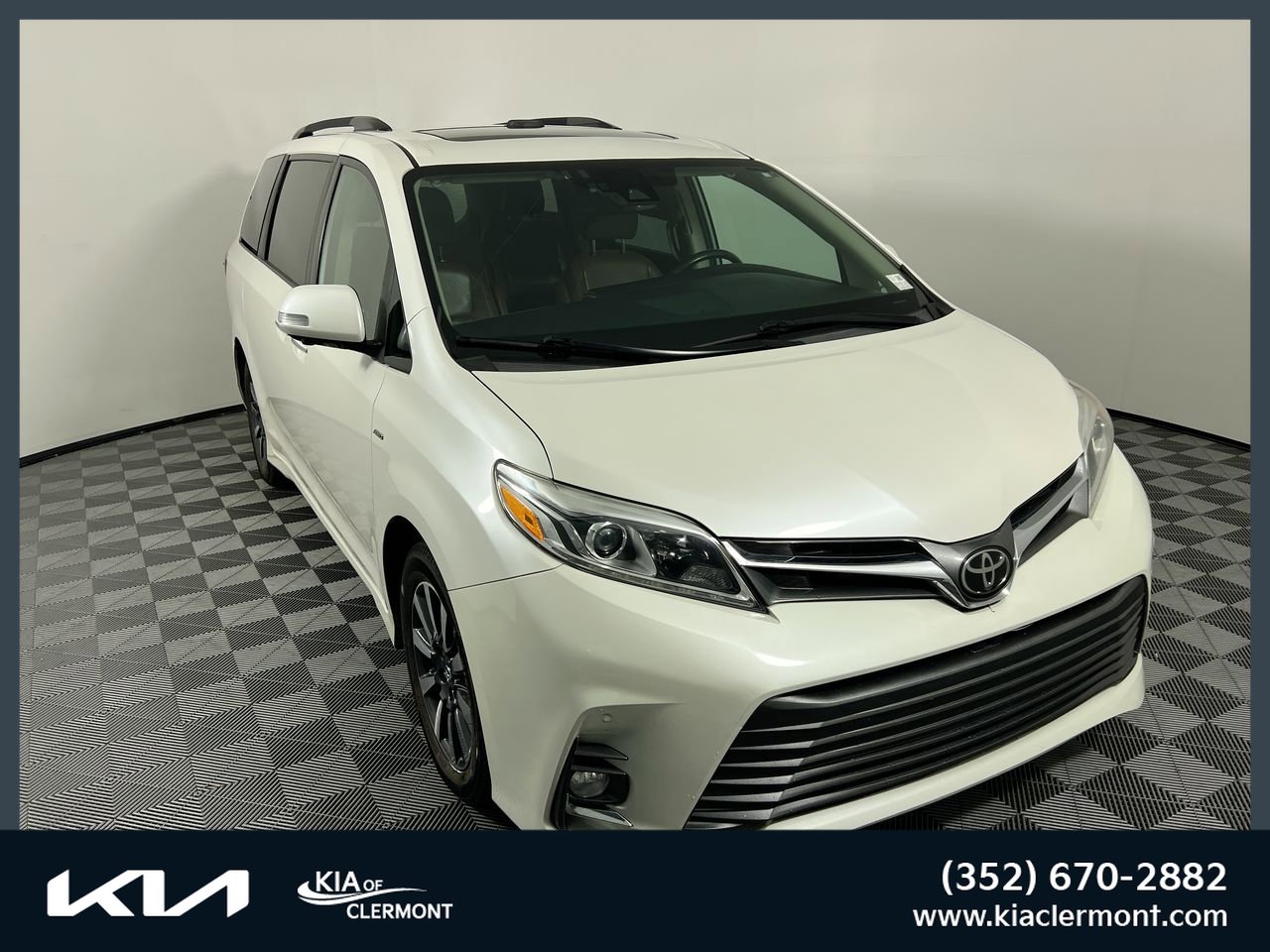 Used 2019 Toyota Sienna Limited Premium AWD/4WD image 1