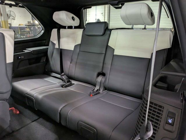 Used 2025 Toyota Sequoia Capstone AWD/4WD image 15