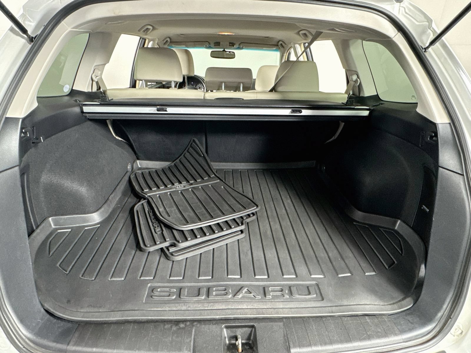 Used 2012 Subaru Outback 2.5i Limited w/ Moonroof Pkg AWD/4WD image 20