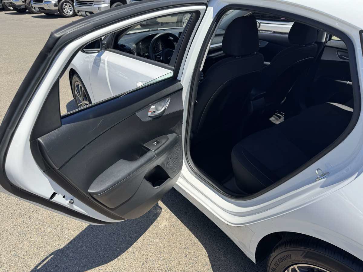 Used 2022 Kia Forte LXS FWD image 19