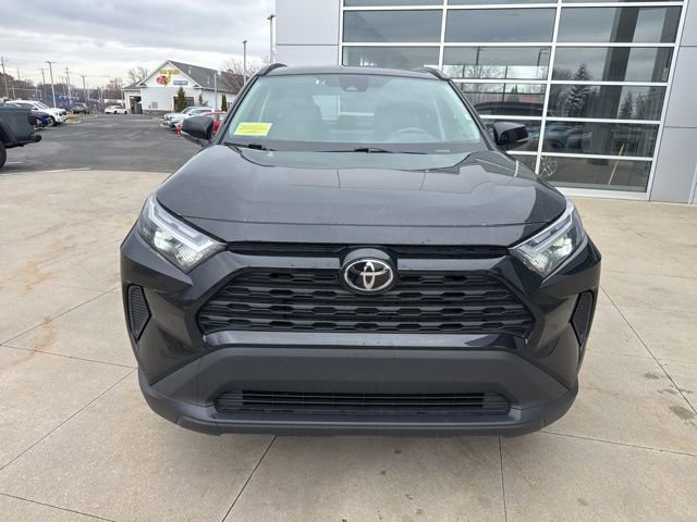 Used 2025 Toyota RAV4 XLE AWD/4WD image 2