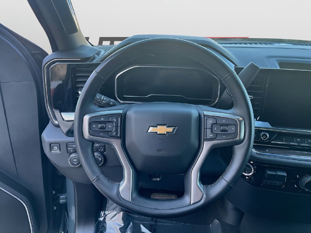 Used 2025 Chevrolet Silverado 1500 LT AWD/4WD image 11