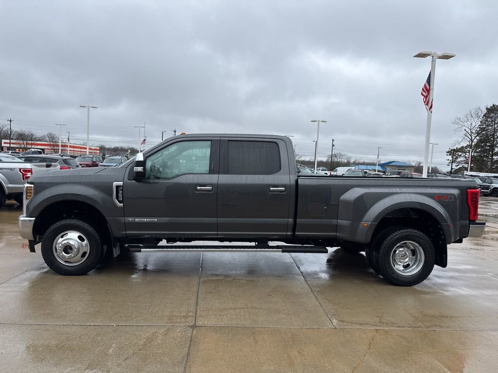 Used 2018 Ford F350 Lariat w/ Chrome Package image 3