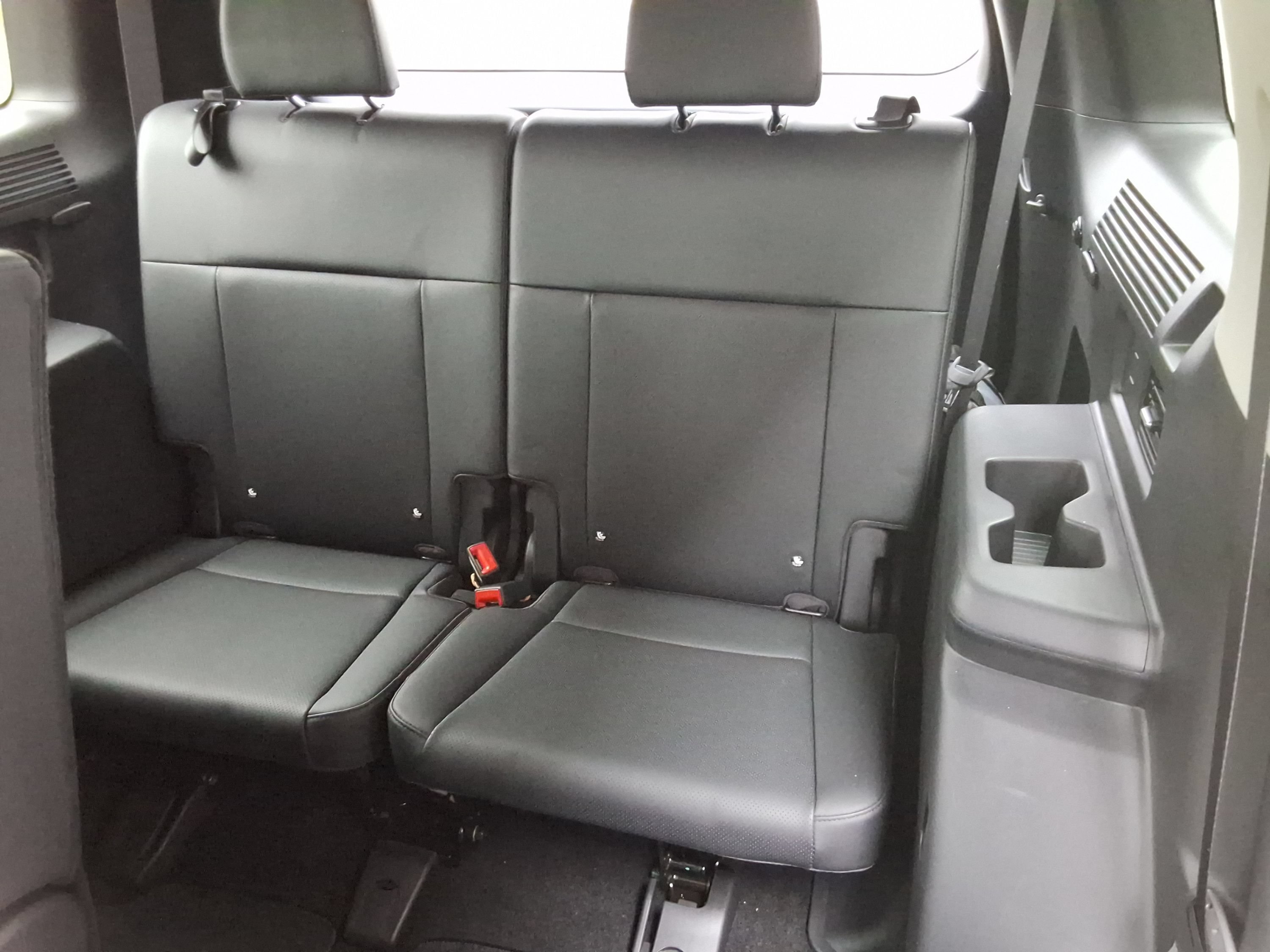 Used 2025 Hyundai Santa Fe SEL FWD image 32