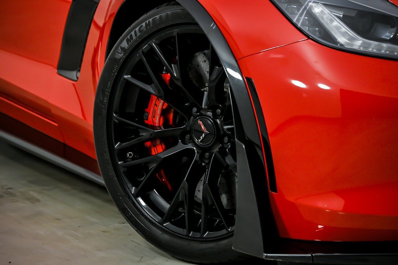 Used 2015 Chevrolet Corvette Z06 w/ 3LZ Preferred Equipment Group image 4