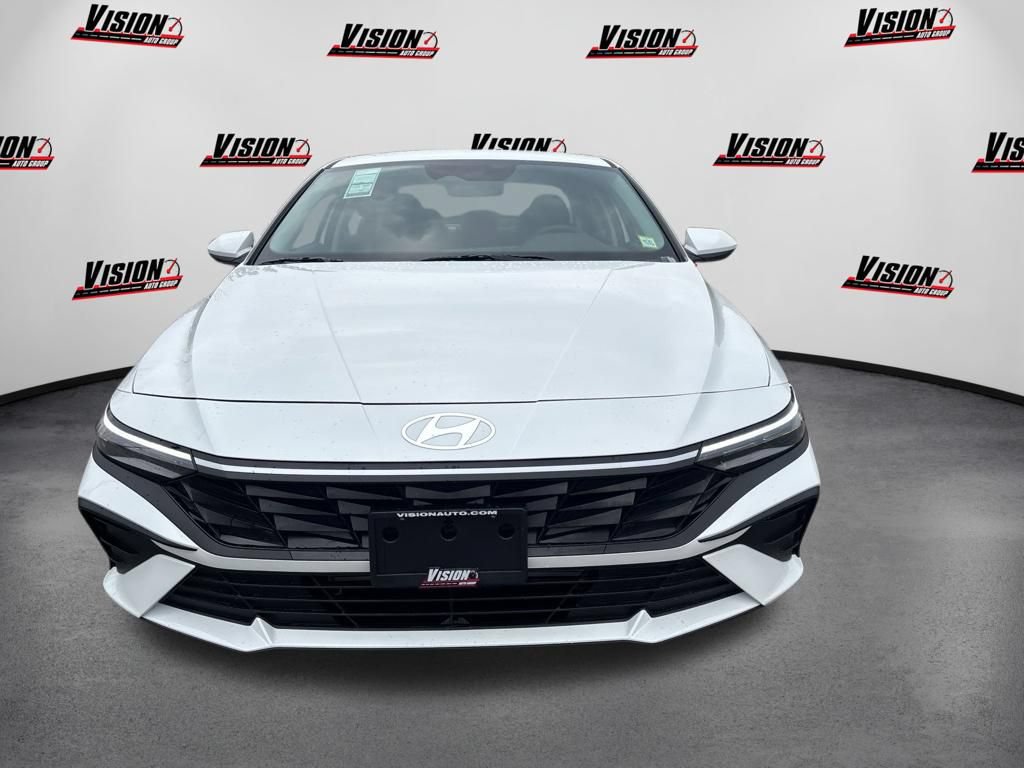 New 2026 Hyundai Elantra SE FWD image 2