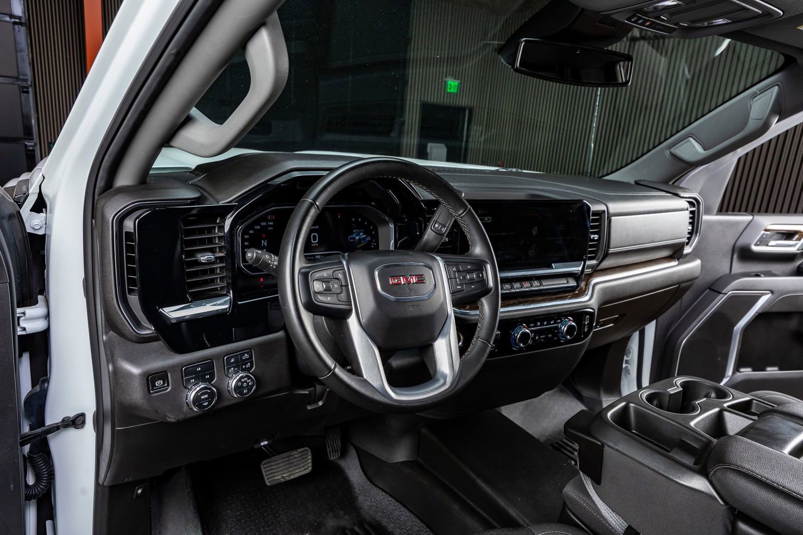 Used 2024 GMC Sierra 3500 SLE image 17