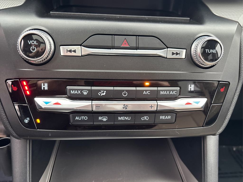 Used 2020 Ford Explorer XLT w/ Equipment Group 202A image 32