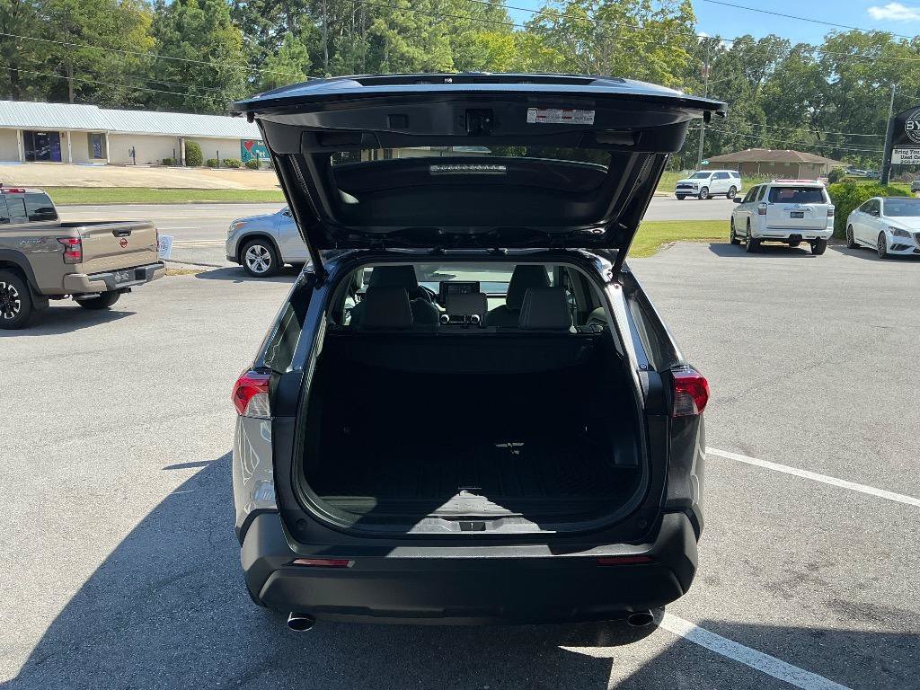 Used 2022 Toyota RAV4 XLE Premium FWD image 4