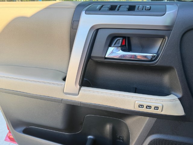 Used 2023 Toyota 4Runner Limited AWD/4WD image 21