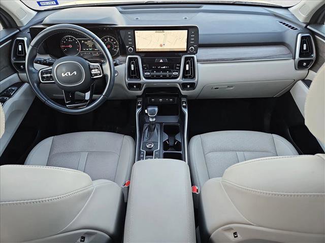 Used 2022 Kia Sorento EX w/ Panoramic Sunroof Package image 19