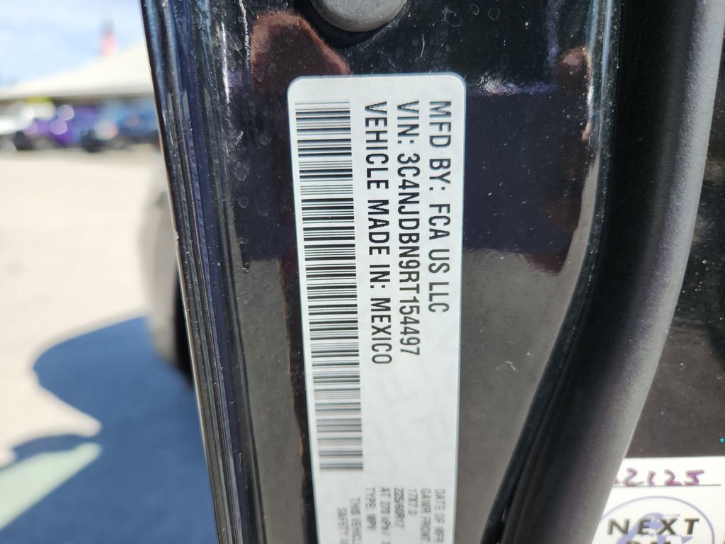 Used 2024 Jeep Compass Latitude image 33