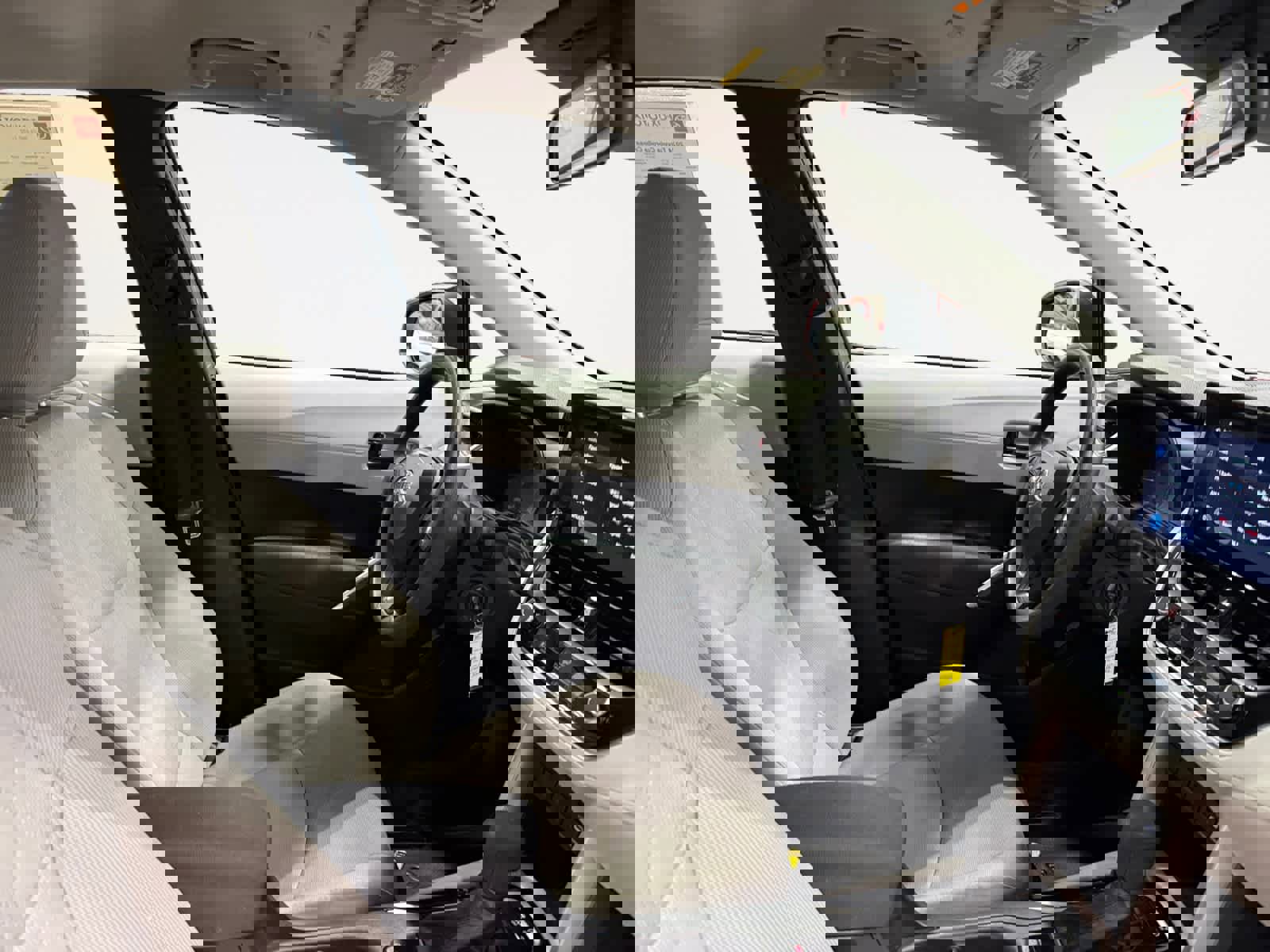 Used 2024 Toyota Corolla Cross L image 16