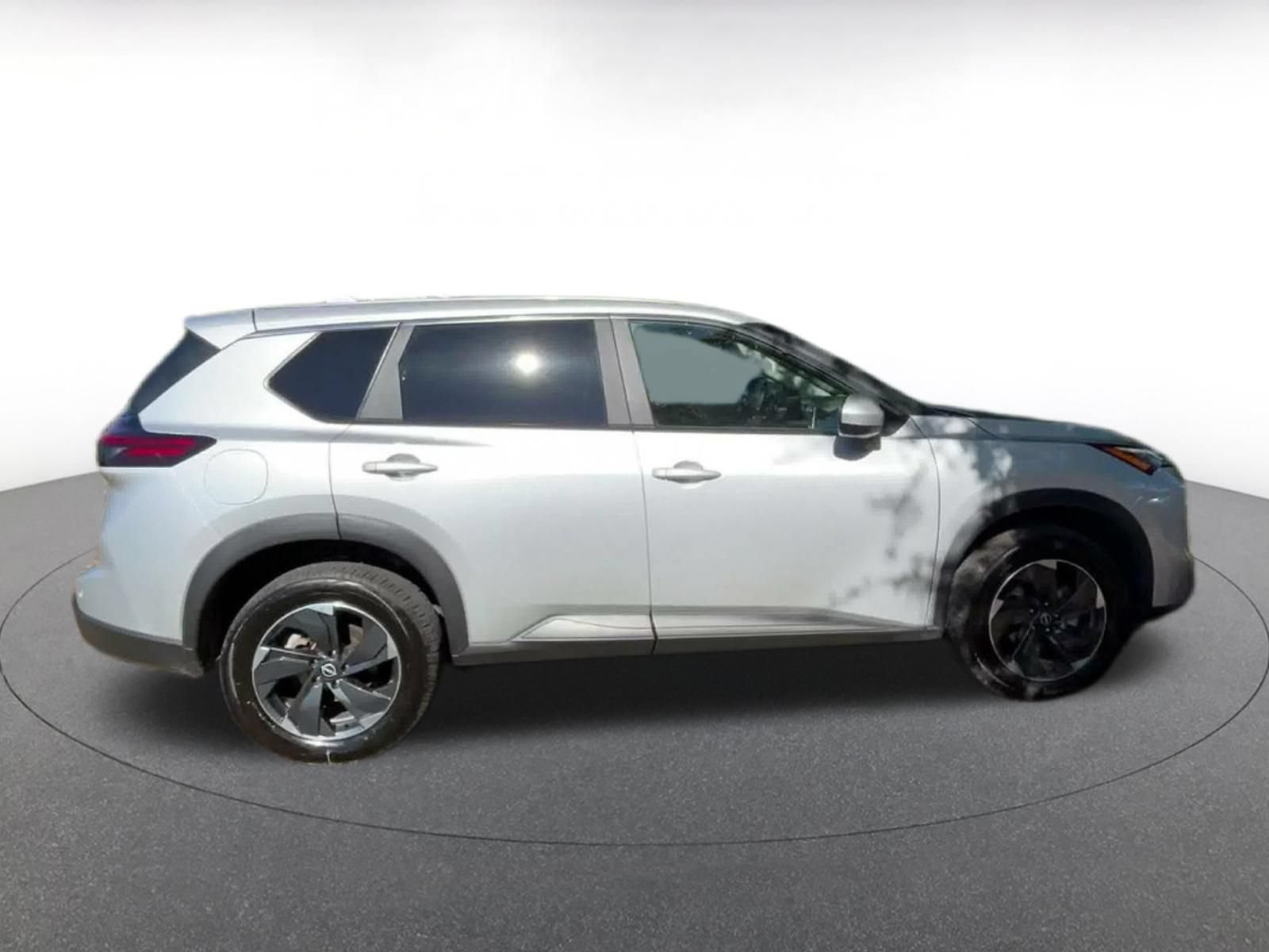 Used 2025 Nissan Rogue SV AWD/4WD image 15