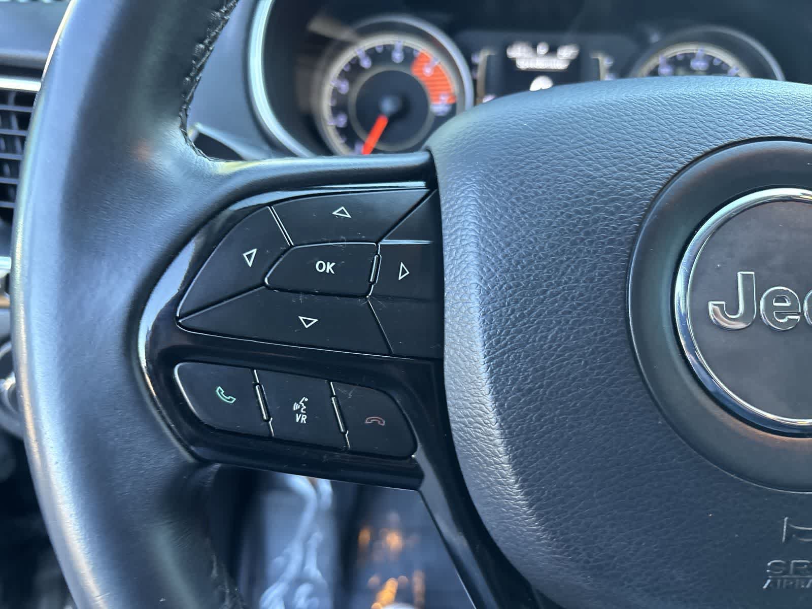 Used 2019 Jeep Cherokee Latitude Plus AWD/4WD image 11