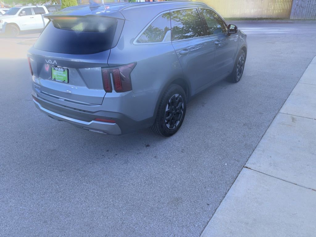 Used 2024 Kia Sorento S FWD image 5