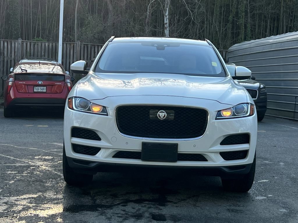 Used 2019 Jaguar F-PACE Premium image 2