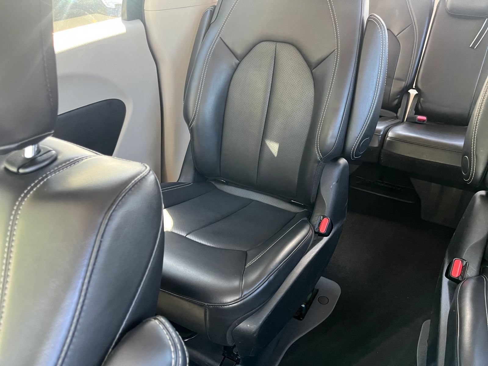Used 2023 Chrysler Pacifica Touring-L FWD image 42