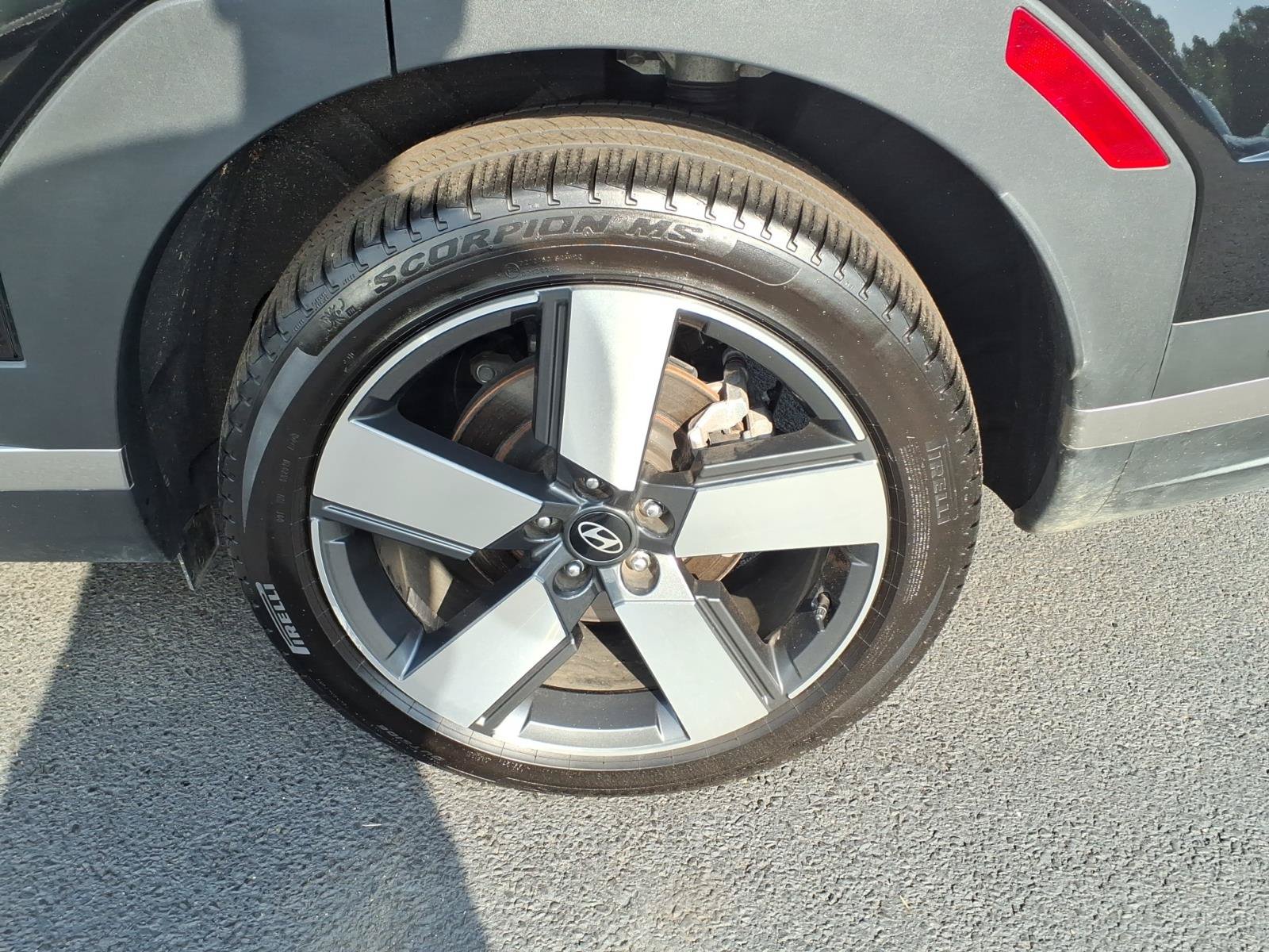 Certified 2025 Hyundai Santa Fe Limited AWD/4WD image 9