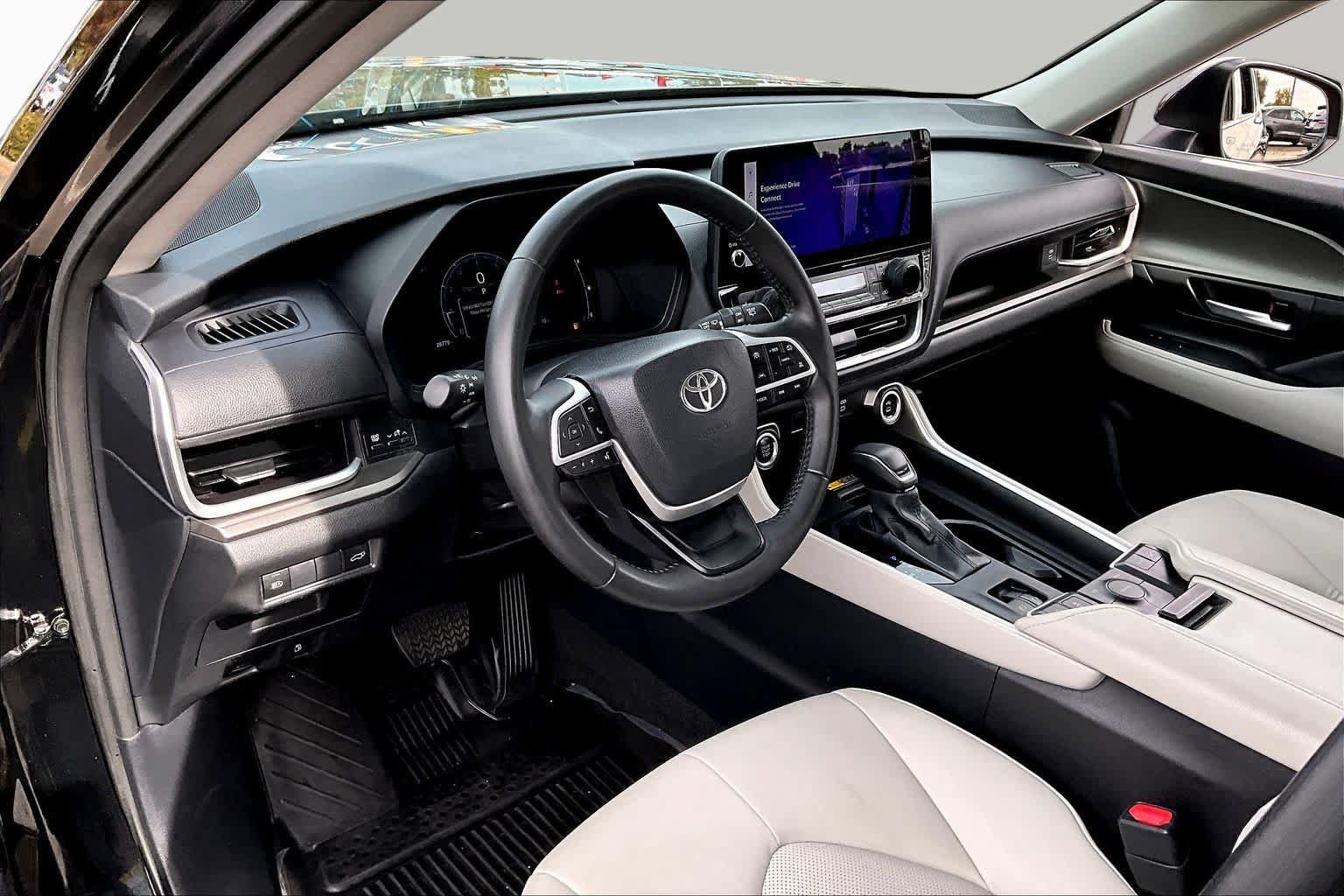 Certified 2024 Toyota Grand Highlander AWD image 17
