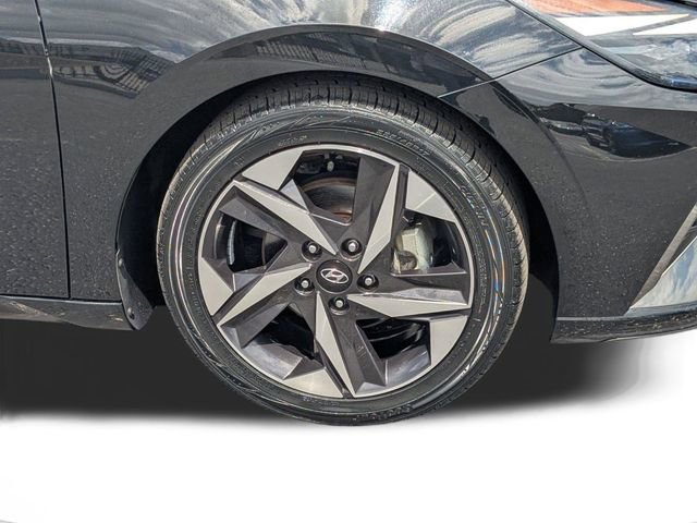 Used 2021 Hyundai Elantra Limited image 10