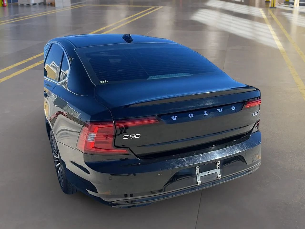 Used 2022 Volvo S90 B6 Momentum AWD/4WD image 3
