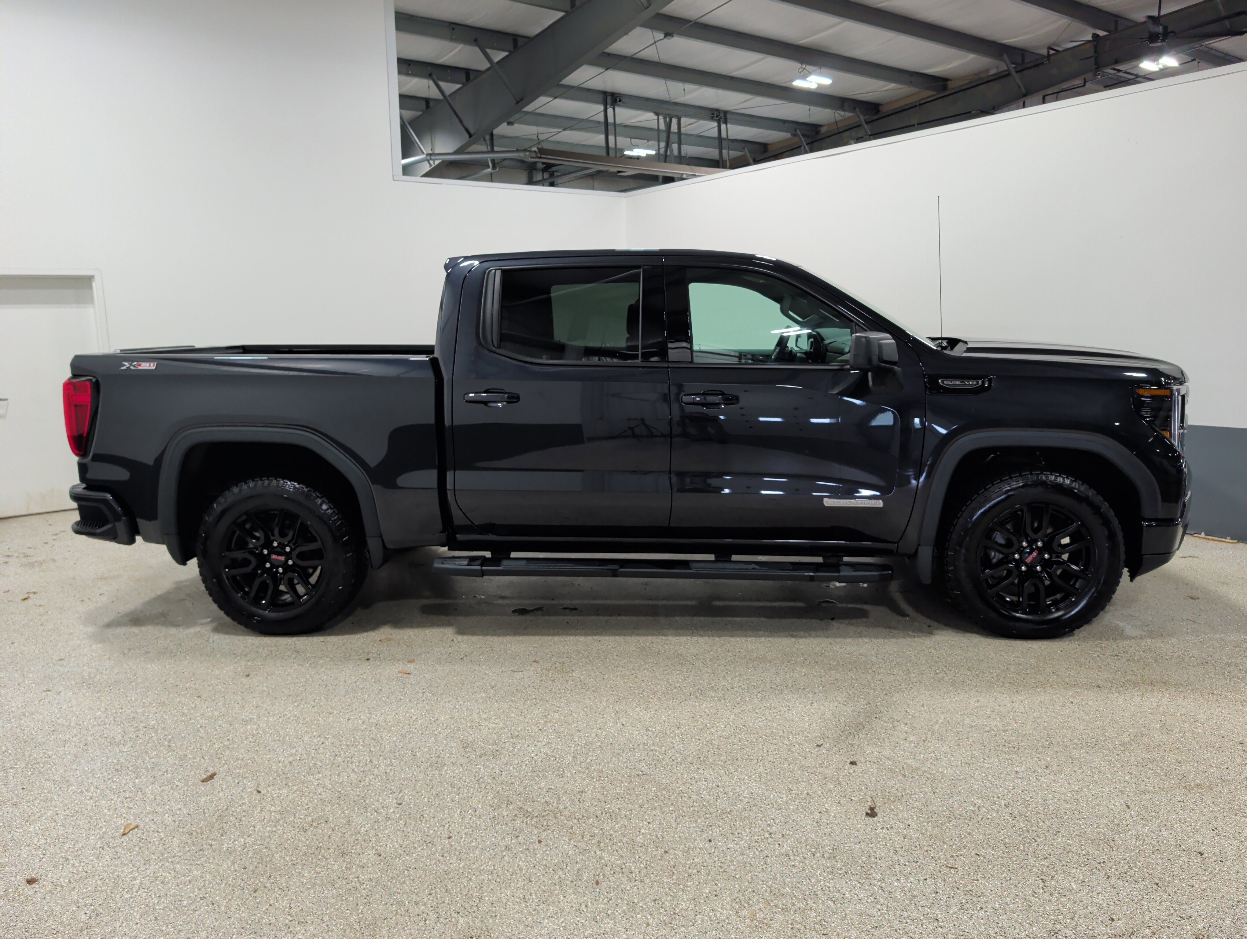 Used 2026 GMC Sierra 1500 Elevation w/ Preferred Package AWD/4WD image 2