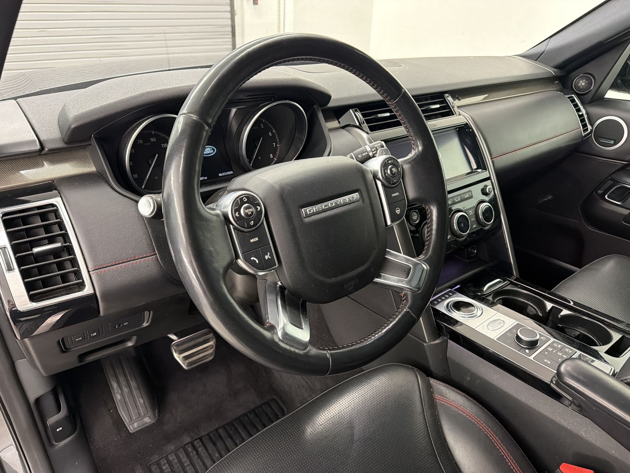 Used 2017 Land Rover Discovery HSE Luxury AWD/4WD image 4