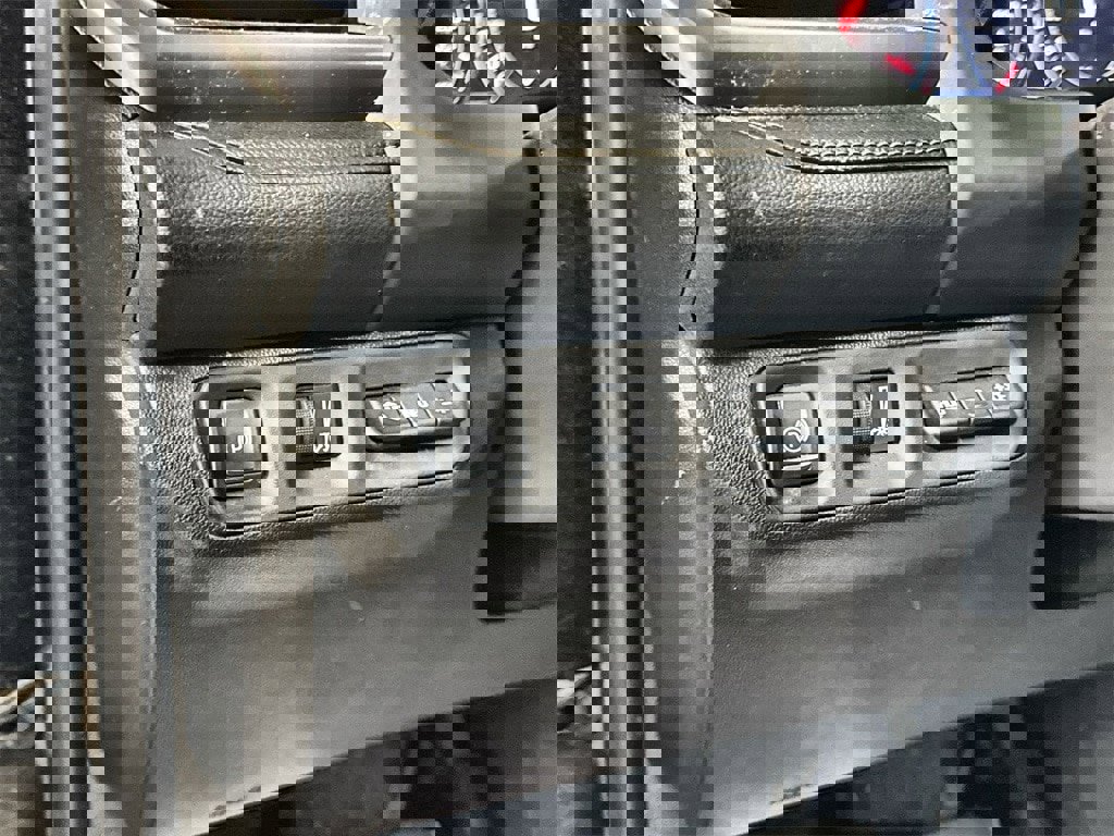 Used 2021 GMC Acadia AT4 w/ Technology Package image 16