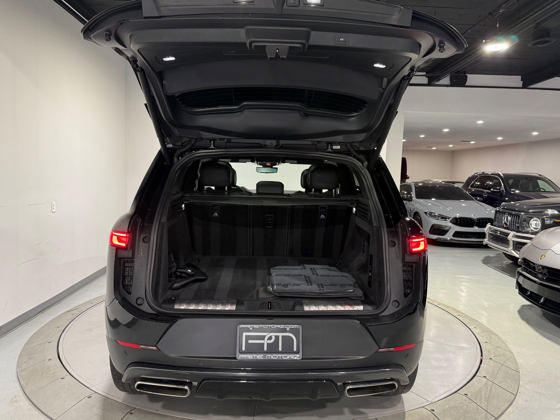 Used 2023 Land Rover Range Rover Sport SE image 13