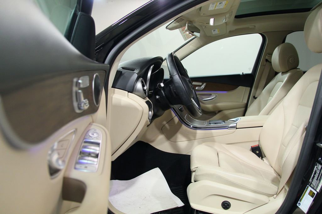 Used 2020 Mercedes-Benz GLC 300 4MATIC image 4