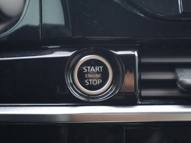 Used 2024 Nissan Pathfinder SL image 16