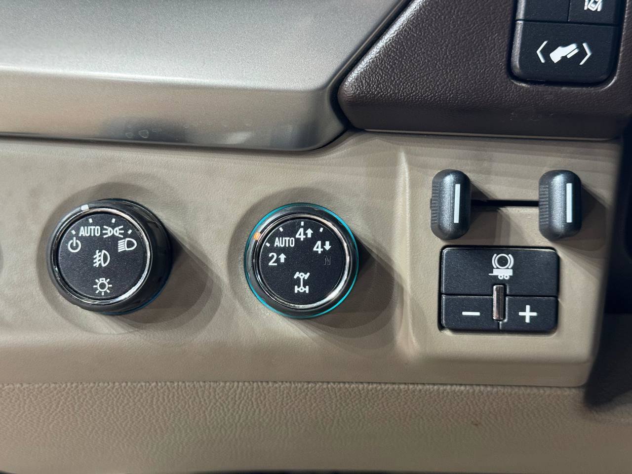 Used 2015 Chevrolet Tahoe LTZ AWD/4WD image 21