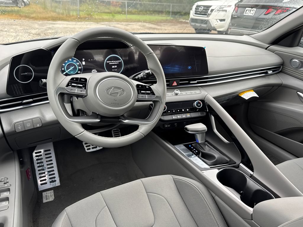 New 2025 Hyundai Elantra SEL image 13