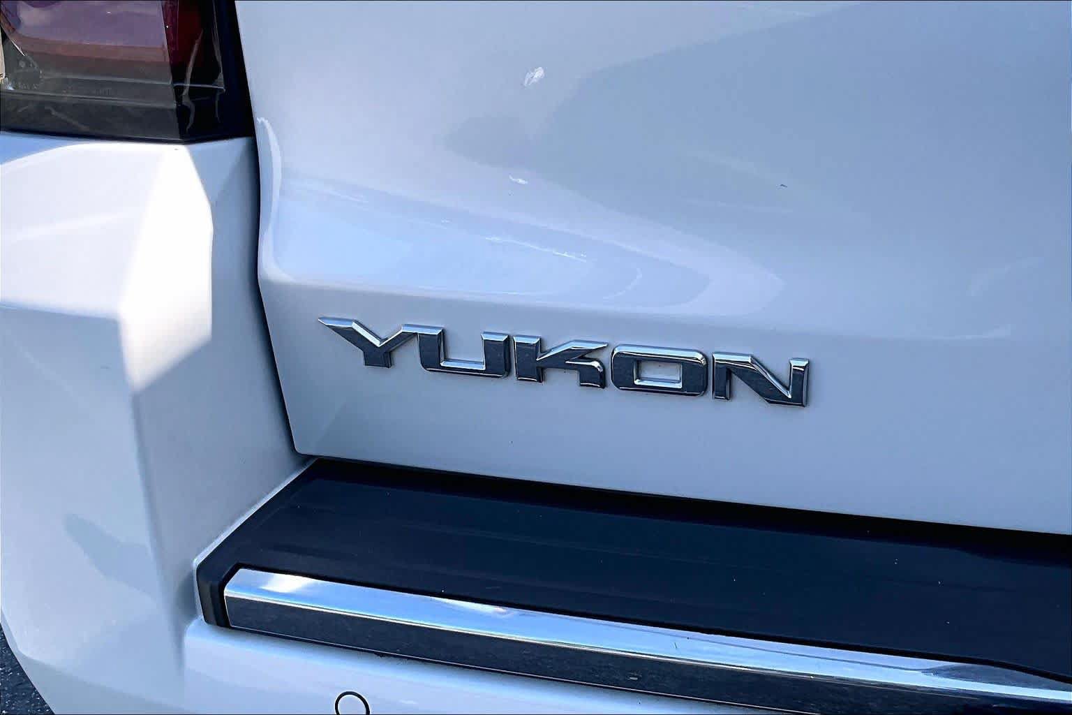 Used 2016 GMC Yukon Denali w/ Open Road Package AWD/4WD image 10