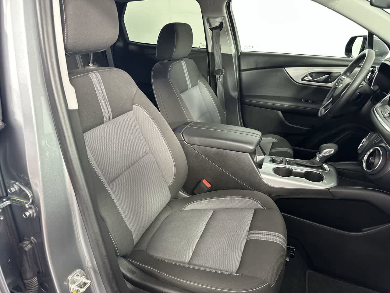 Used 2025 Chevrolet Blazer LT FWD image 19
