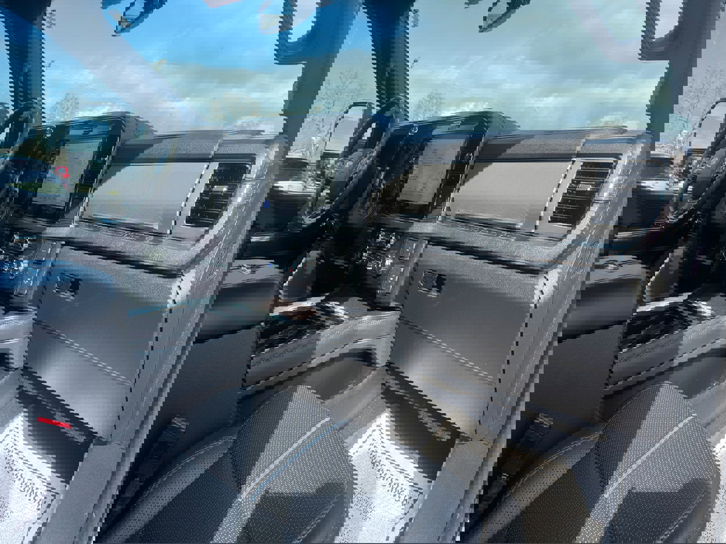 Used 2025 Ford F250 Platinum image 17