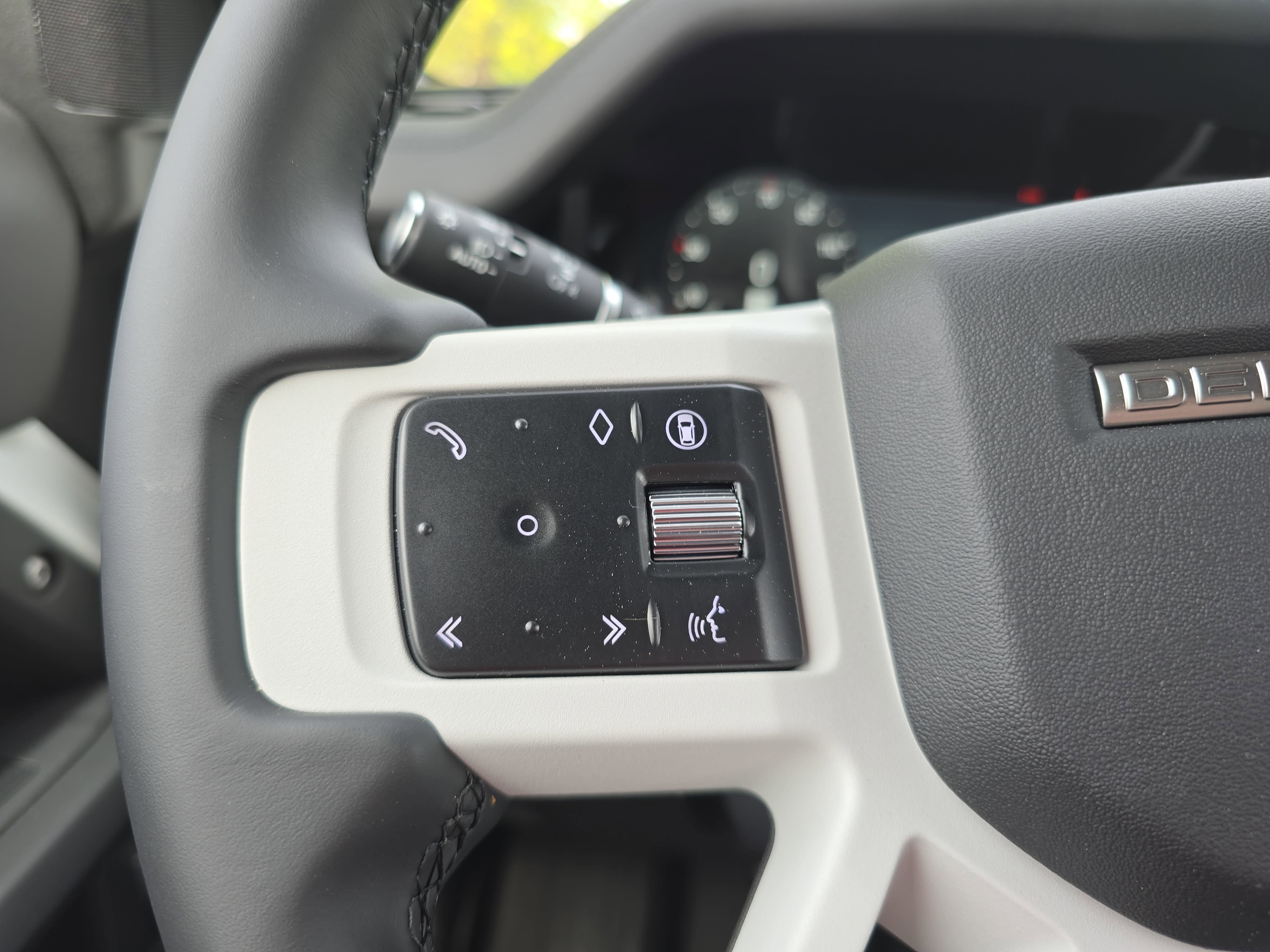 New 2026 Land Rover Defender 110 X-Dynamic SE AWD/4WD image 16