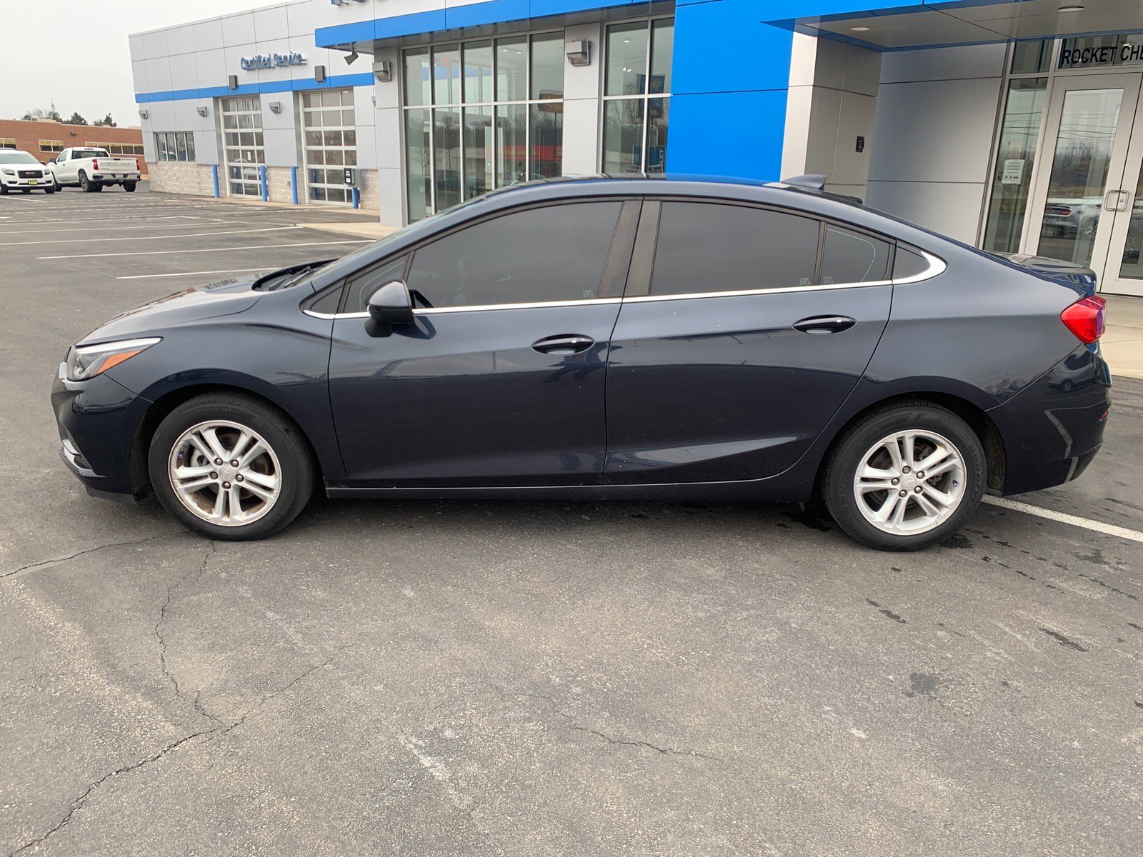 Used 2016 Chevrolet Cruze LT w/ Convenience Package FWD image 2