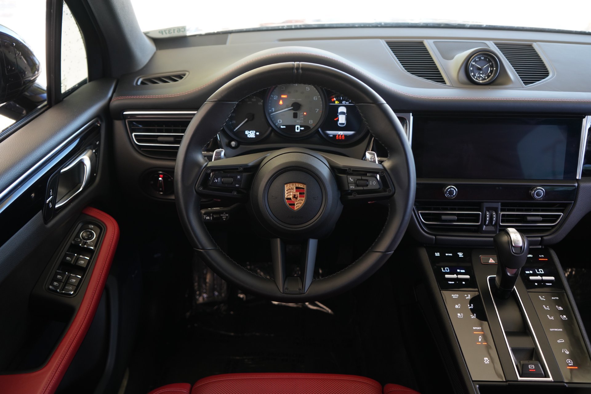 Used 2024 Porsche Macan S AWD/4WD image 27